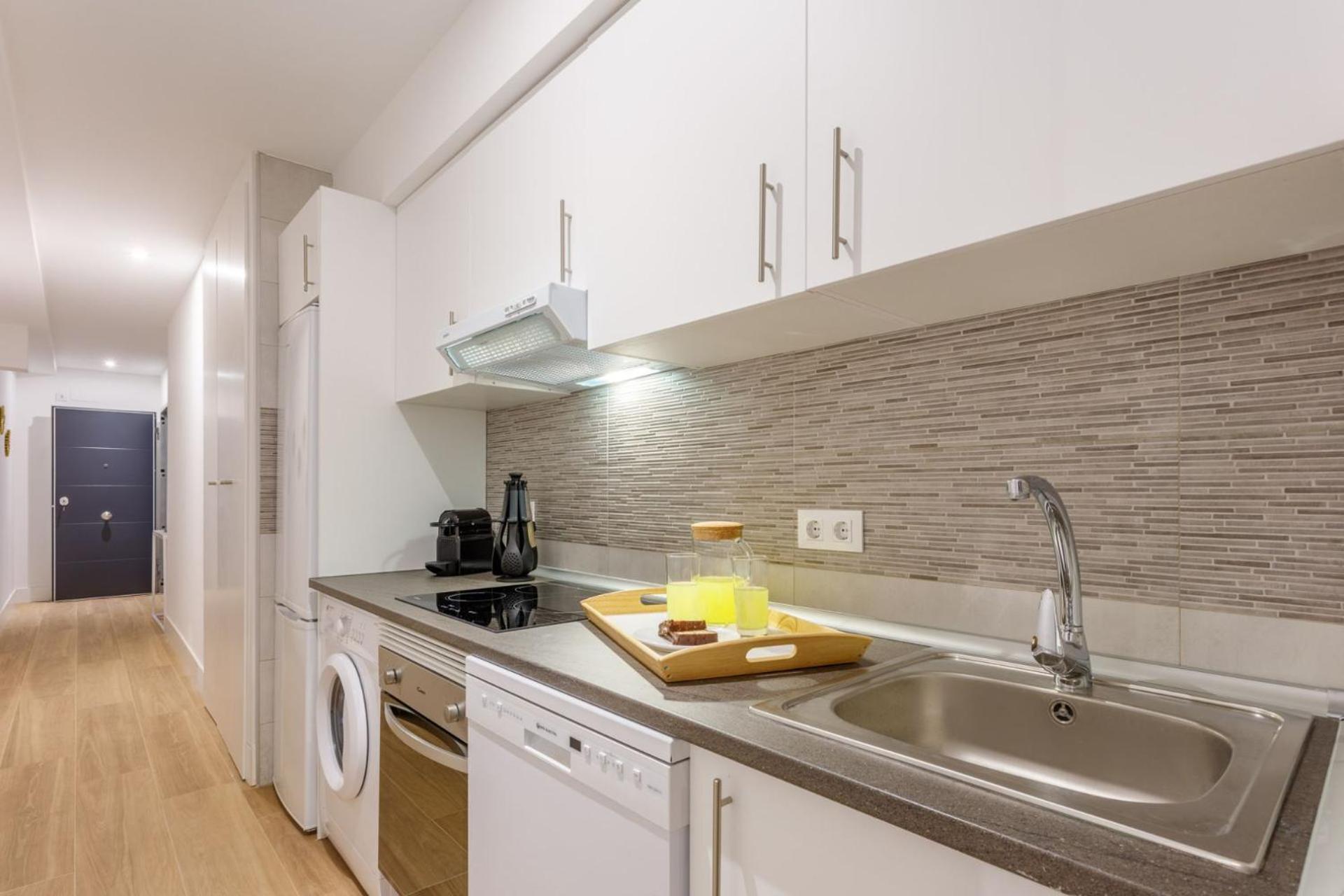 Apartamento 2 Bedrooms In Chamartin Area Orense Ii *